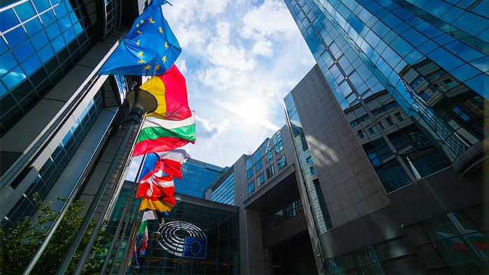 European parliament building (CX/Shutterstock.com)